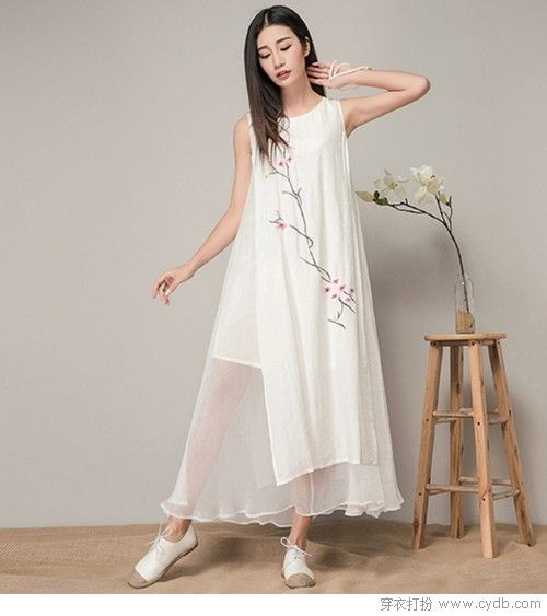 翩若驚鴻婉若游龍，唯白裙是也