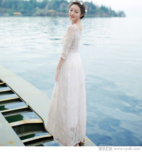 翩若驚鴻婉若游龍，唯白裙是也